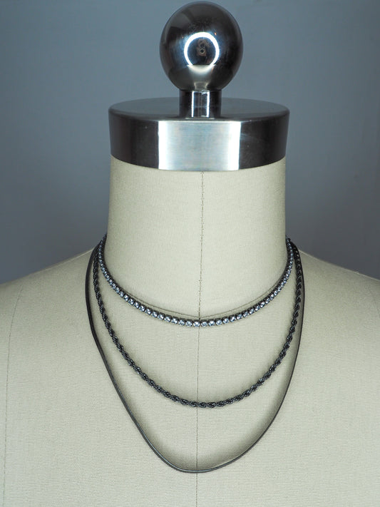 Lucy Necklace With Magnet Enclosure Three-Piece Set Gun metal