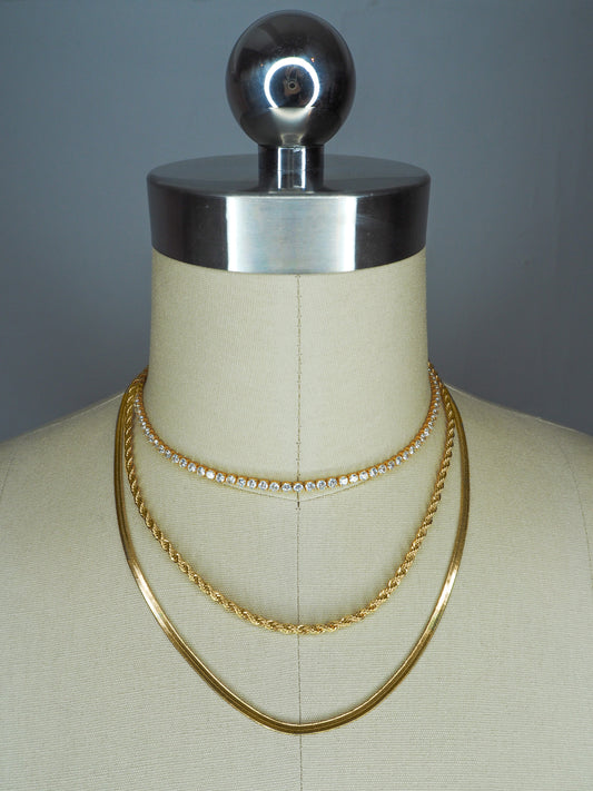 Lucy Necklace With Magnet Enclosure Three-Piece Set Gold